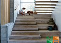 Cầu thang gỗ cho nhà rộng